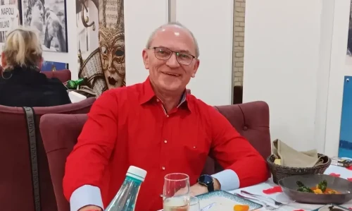 <span>Heiko, 62</span>&nbsp;<span style='width: 25px; height: 16px; float: right; background-image: url(/bitmaps/flags_small/DE.PNG)'>&nbsp;</span><br><span>Karlsruhe, Germany</span>&nbsp;<input type='button' class='joinbtn' style='float: right' value='JOIN NOW' />