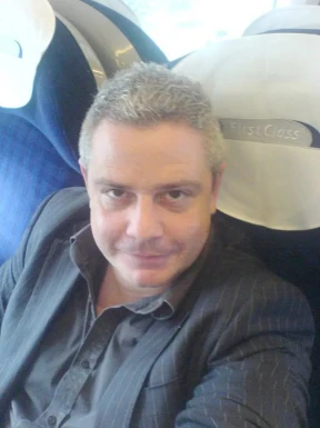 <span>Dylan, 53</span>&nbsp;<span style='width: 25px; height: 16px; float: right; background-image: url(/bitmaps/flags_small/UK.PNG)'>&nbsp;</span><br><span>Oxford, 英国</span>&nbsp;<input type='button' class='joinbtn' style='float: right' value='JOIN NOW' />