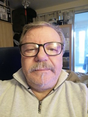 <span>Gaetano, 67</span>&nbsp;<span style='width: 25px; height: 16px; float: right; background-image: url(/bitmaps/flags_small/UK.PNG)'>&nbsp;</span><br><span>Feltham, 英国</span>&nbsp;<input type='button' class='joinbtn' style='float: right' value='JOIN NOW' />