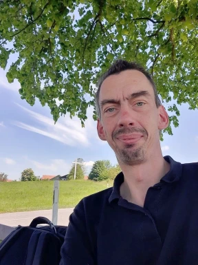 <span>Heiko, 47</span>&nbsp;<span style='width: 25px; height: 16px; float: right; background-image: url(/bitmaps/flags_small/DE.PNG)'>&nbsp;</span><br><span>Munich, Germany</span>&nbsp;<input type='button' class='joinbtn' style='float: right' value='JOIN NOW' />