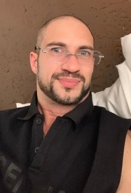 <span>Hoffman, 56</span>&nbsp;<span style='width: 25px; height: 16px; float: right; background-image: url(/bitmaps/flags_small/US.PNG)'>&nbsp;</span><br><span>Boston, United States of America</span>&nbsp;<input type='button' class='joinbtn' style='float: right' value='JOIN NOW' />